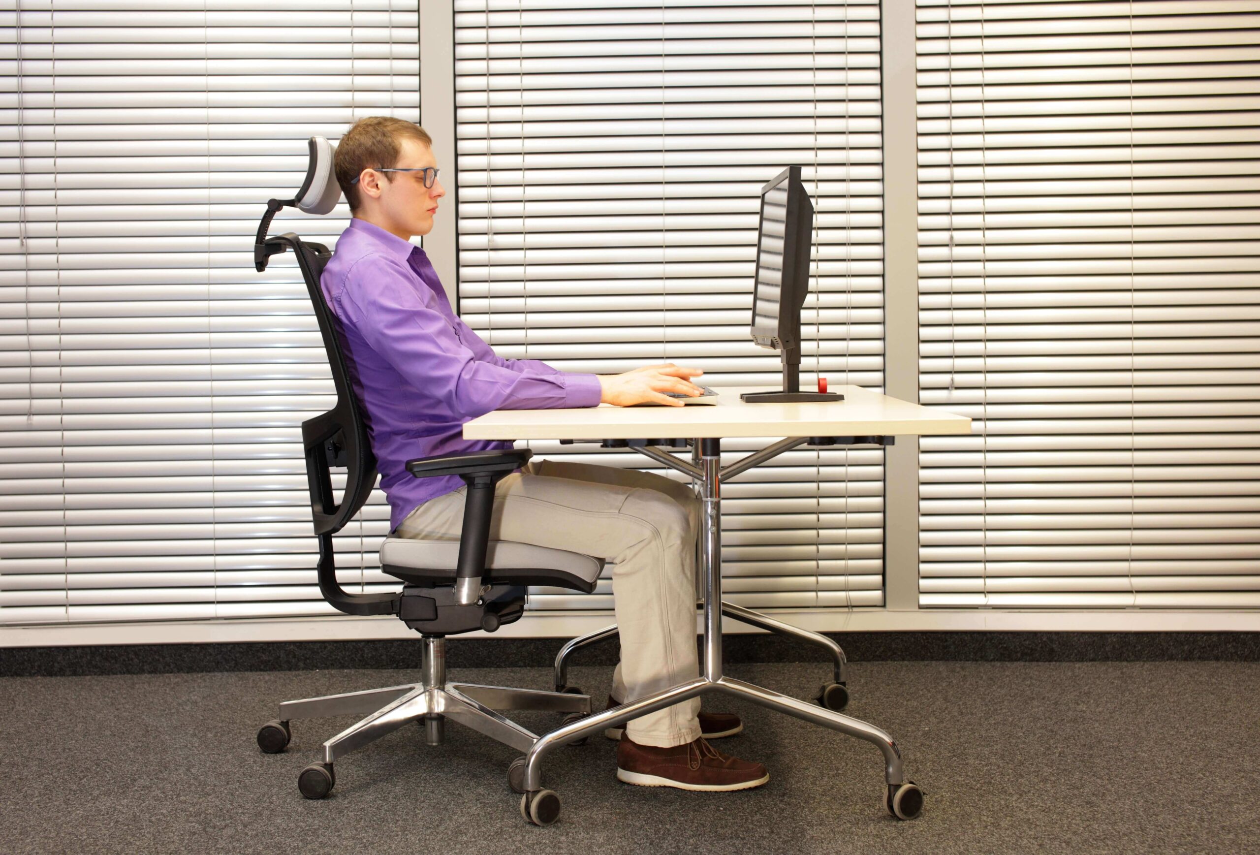 Can A Bad Office Chair Cause Hip Pain?
