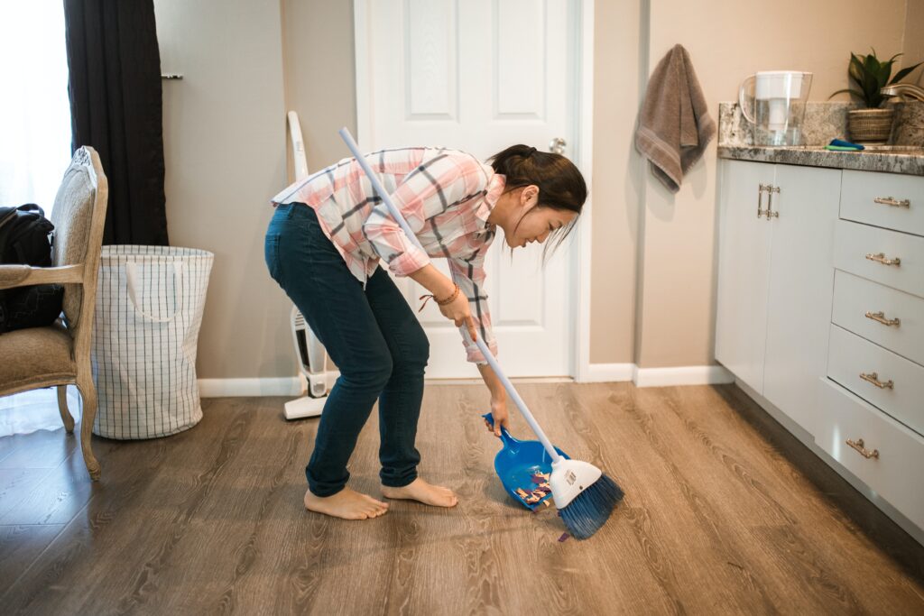 4 Tips to Prevent Injuries While Spring Cleaning